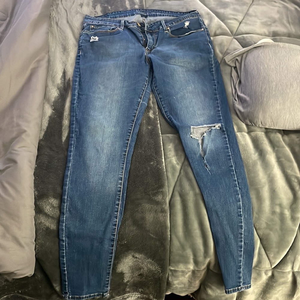 Woman’s skinny jeans